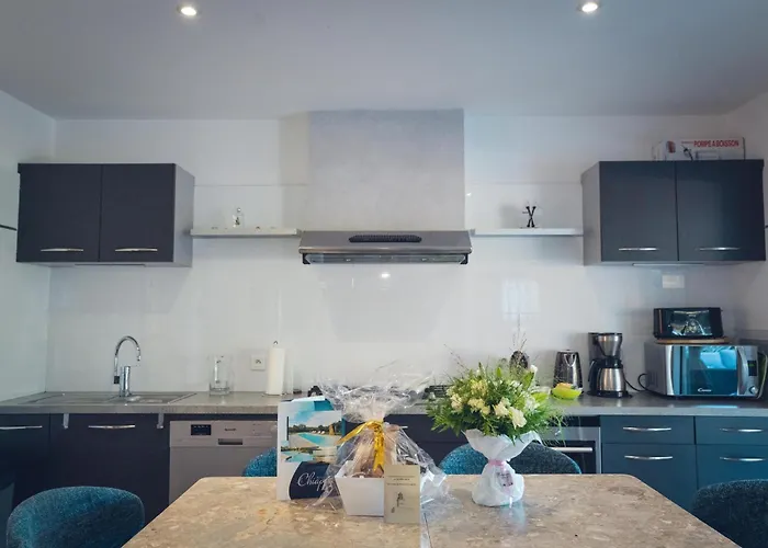 La Chiappa Bord De Avec Piscine Chauffee Et Jacuzzi Порто-Веккьо